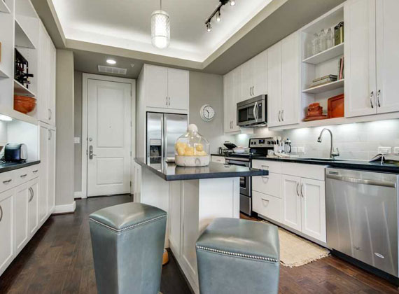lease a luxury mid-rise apartment in Houston River Oaks through tenify