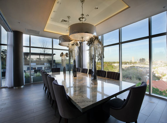 lease a luxury high rise apartment in Houston River Oaks through tenify